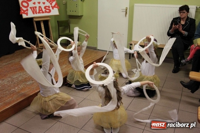 Zdjęcie w galerii na portalu naszraciborz.pl: Żyjcie nam sto lat! Dzień Babci i Dziadka w ZSP Wojnowice wiadomości z regionu