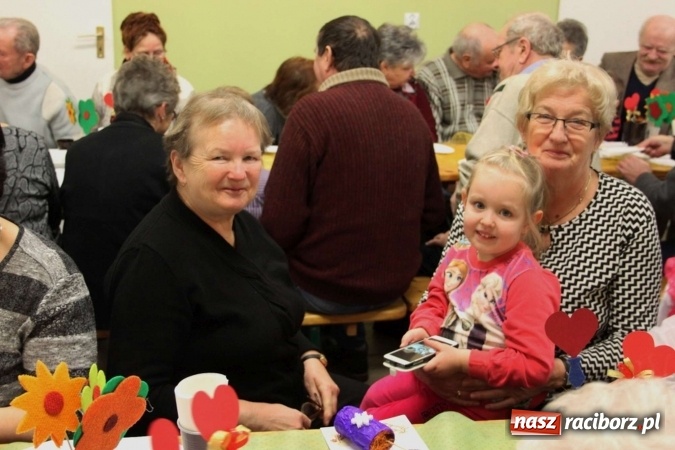 Zdjęcie w galerii na portalu naszraciborz.pl: Żyjcie nam sto lat! Dzień Babci i Dziadka w ZSP Wojnowice wiadomości z regionu