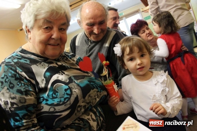Zdjęcie w galerii na portalu naszraciborz.pl: Żyjcie nam sto lat! Dzień Babci i Dziadka w ZSP Wojnowice wiadomości z regionu