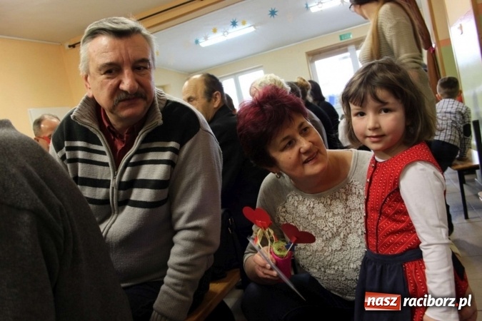 Zdjęcie w galerii na portalu naszraciborz.pl: Żyjcie nam sto lat! Dzień Babci i Dziadka w ZSP Wojnowice wiadomości z regionu