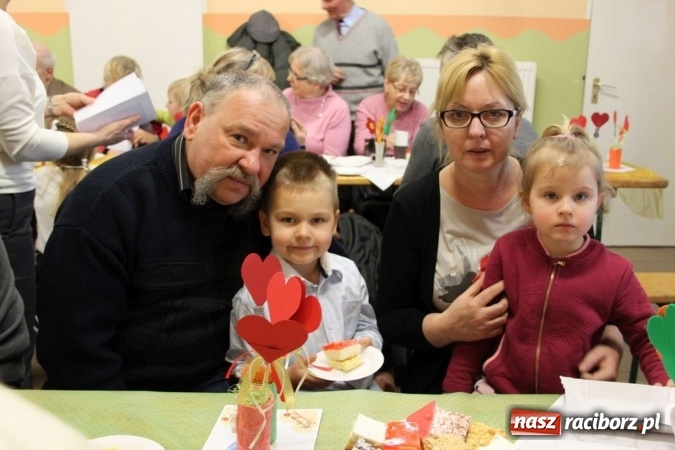 Zdjęcie w galerii na portalu naszraciborz.pl: Żyjcie nam sto lat! Dzień Babci i Dziadka w ZSP Wojnowice wiadomości z regionu