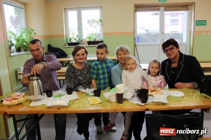 Zdjęcie w galerii na portalu naszraciborz.pl: Żyjcie nam sto lat! Dzień Babci i Dziadka w ZSP Wojnowice wiadomości z regionu