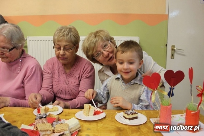 Zdjęcie w galerii na portalu naszraciborz.pl: Żyjcie nam sto lat! Dzień Babci i Dziadka w ZSP Wojnowice wiadomości z regionu