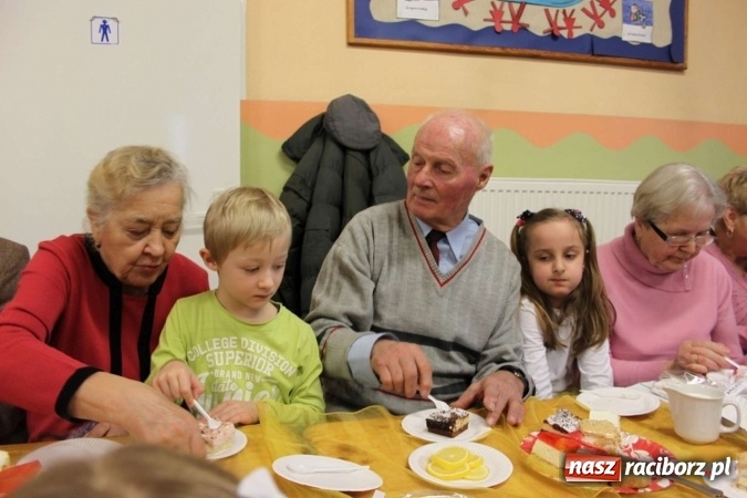 Zdjęcie w galerii na portalu naszraciborz.pl: Żyjcie nam sto lat! Dzień Babci i Dziadka w ZSP Wojnowice wiadomości z regionu