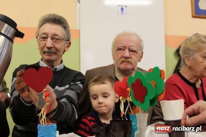 Zdjęcie w galerii na portalu naszraciborz.pl: Żyjcie nam sto lat! Dzień Babci i Dziadka w ZSP Wojnowice wiadomości z regionu