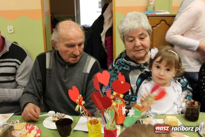 Zdjęcie w galerii na portalu naszraciborz.pl: Żyjcie nam sto lat! Dzień Babci i Dziadka w ZSP Wojnowice wiadomości z regionu