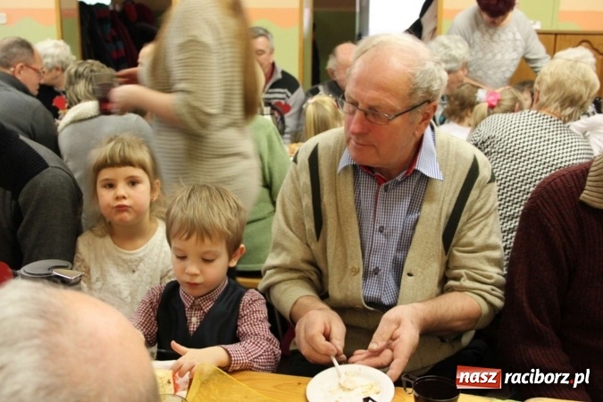 Zdjęcie w galerii na portalu naszraciborz.pl: Żyjcie nam sto lat! Dzień Babci i Dziadka w ZSP Wojnowice wiadomości z regionu