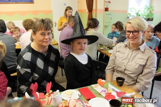 Zdjęcie w galerii na portalu naszraciborz.pl: Żyjcie nam sto lat! Dzień Babci i Dziadka w ZSP Wojnowice wiadomości z regionu