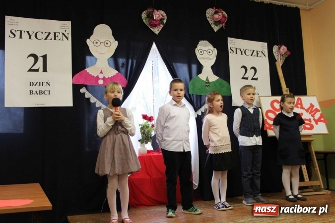 Zdjęcie w galerii na portalu naszraciborz.pl: Żyjcie nam sto lat! Dzień Babci i Dziadka w ZSP Wojnowice wiadomości z regionu