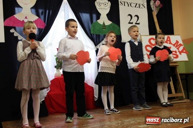 Zdjęcie w galerii na portalu naszraciborz.pl: Żyjcie nam sto lat! Dzień Babci i Dziadka w ZSP Wojnowice wiadomości z regionu