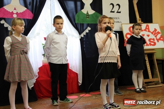 Zdjęcie w galerii na portalu naszraciborz.pl: Żyjcie nam sto lat! Dzień Babci i Dziadka w ZSP Wojnowice wiadomości z regionu