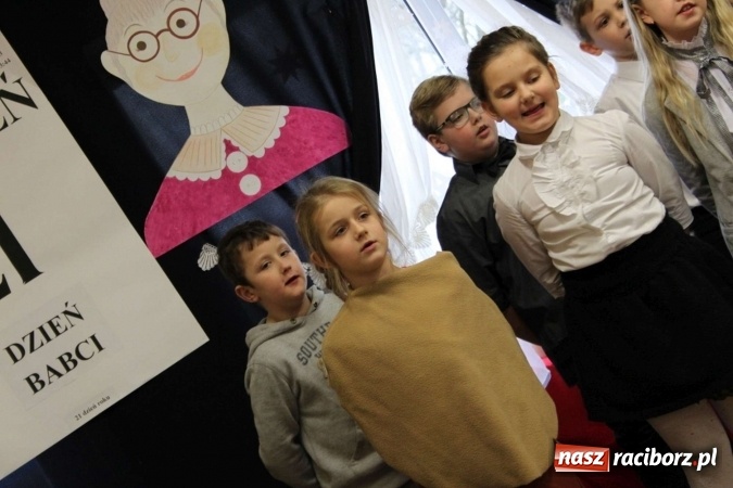 Zdjęcie w galerii na portalu naszraciborz.pl: Żyjcie nam sto lat! Dzień Babci i Dziadka w ZSP Wojnowice wiadomości z regionu