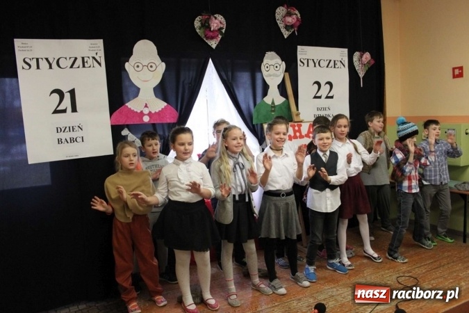 Zdjęcie w galerii na portalu naszraciborz.pl: Żyjcie nam sto lat! Dzień Babci i Dziadka w ZSP Wojnowice wiadomości z regionu