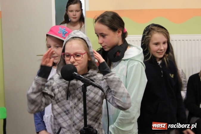 Zdjęcie w galerii na portalu naszraciborz.pl: Żyjcie nam sto lat! Dzień Babci i Dziadka w ZSP Wojnowice wiadomości z regionu