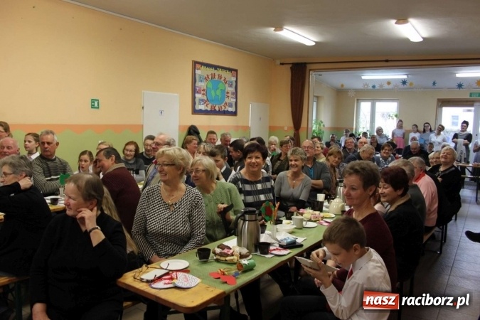 Zdjęcie w galerii na portalu naszraciborz.pl: Żyjcie nam sto lat! Dzień Babci i Dziadka w ZSP Wojnowice wiadomości z regionu