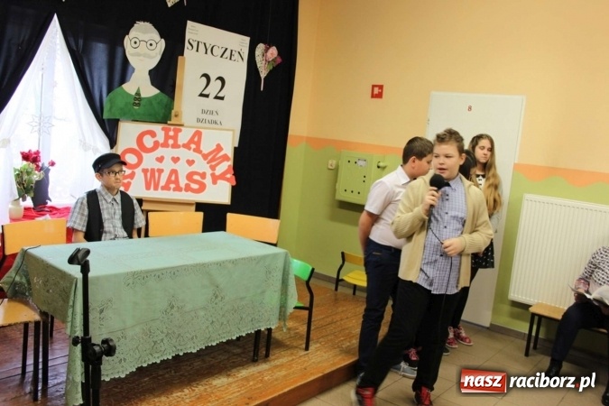 Zdjęcie w galerii na portalu naszraciborz.pl: Żyjcie nam sto lat! Dzień Babci i Dziadka w ZSP Wojnowice wiadomości z regionu