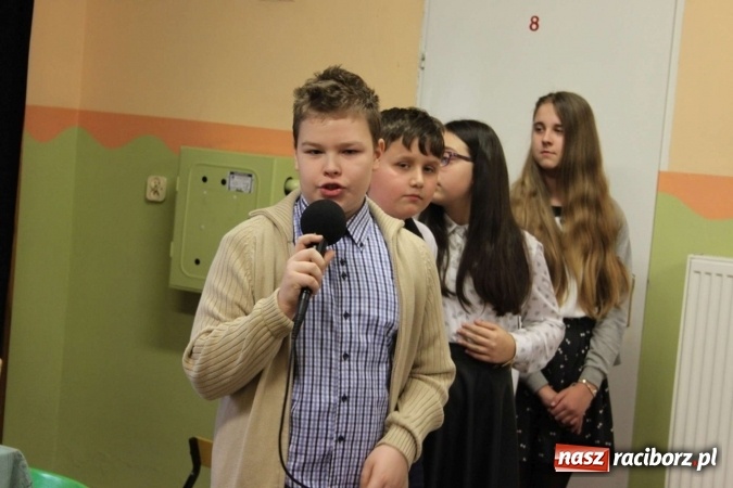 Zdjęcie w galerii na portalu naszraciborz.pl: Żyjcie nam sto lat! Dzień Babci i Dziadka w ZSP Wojnowice wiadomości z regionu