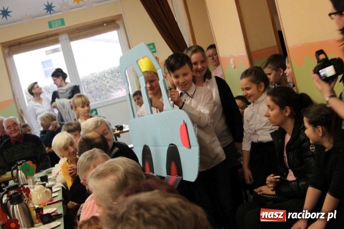 Zdjęcie w galerii na portalu naszraciborz.pl: Żyjcie nam sto lat! Dzień Babci i Dziadka w ZSP Wojnowice wiadomości z regionu