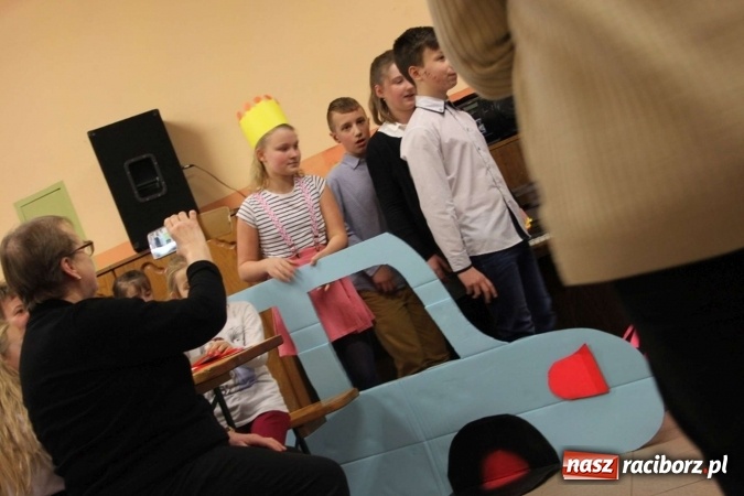 Zdjęcie w galerii na portalu naszraciborz.pl: Żyjcie nam sto lat! Dzień Babci i Dziadka w ZSP Wojnowice wiadomości z regionu