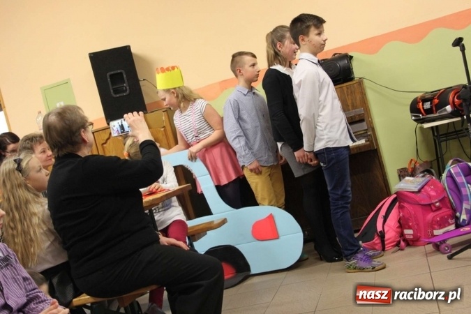 Zdjęcie w galerii na portalu naszraciborz.pl: Żyjcie nam sto lat! Dzień Babci i Dziadka w ZSP Wojnowice wiadomości z regionu
