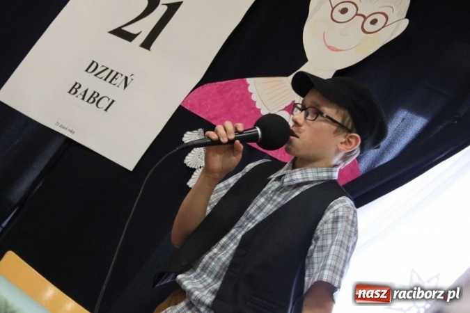 Zdjęcie w galerii na portalu naszraciborz.pl: Żyjcie nam sto lat! Dzień Babci i Dziadka w ZSP Wojnowice wiadomości z regionu