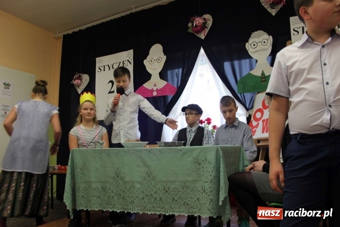 Zdjęcie w galerii na portalu naszraciborz.pl: Żyjcie nam sto lat! Dzień Babci i Dziadka w ZSP Wojnowice wiadomości z regionu