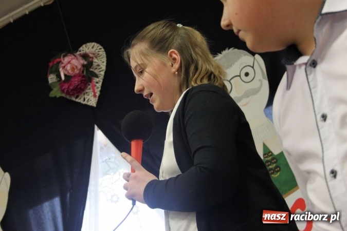 Zdjęcie w galerii na portalu naszraciborz.pl: Żyjcie nam sto lat! Dzień Babci i Dziadka w ZSP Wojnowice wiadomości z regionu