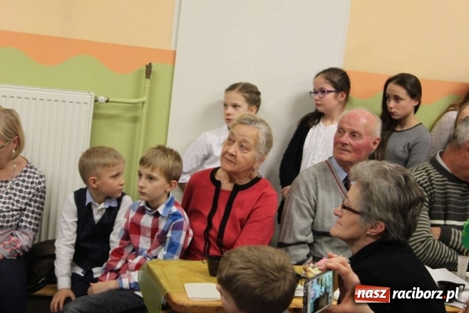 Zdjęcie w galerii na portalu naszraciborz.pl: Żyjcie nam sto lat! Dzień Babci i Dziadka w ZSP Wojnowice wiadomości z regionu