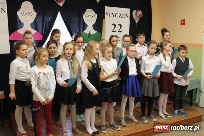 Zdjęcie w galerii na portalu naszraciborz.pl: Żyjcie nam sto lat! Dzień Babci i Dziadka w ZSP Wojnowice wiadomości z regionu