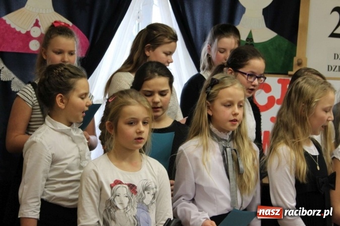 Zdjęcie w galerii na portalu naszraciborz.pl: Żyjcie nam sto lat! Dzień Babci i Dziadka w ZSP Wojnowice wiadomości z regionu