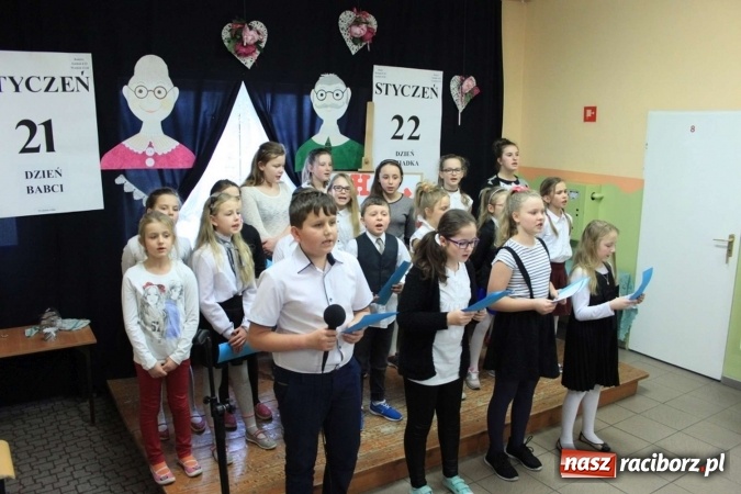 Zdjęcie w galerii na portalu naszraciborz.pl: Żyjcie nam sto lat! Dzień Babci i Dziadka w ZSP Wojnowice wiadomości z regionu