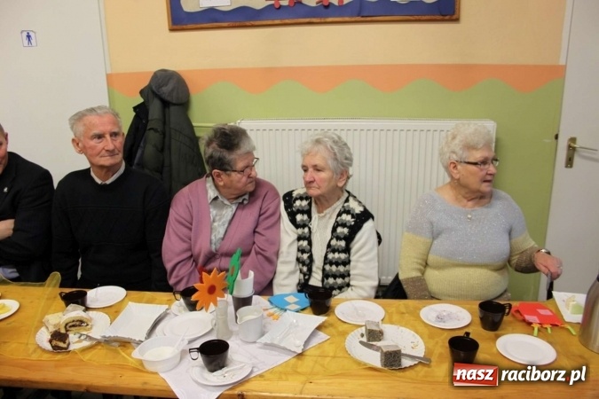 Zdjęcie w galerii na portalu naszraciborz.pl: Żyjcie nam sto lat! Dzień Babci i Dziadka w ZSP Wojnowice wiadomości z regionu