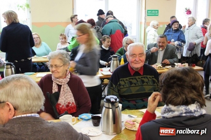 Zdjęcie w galerii na portalu naszraciborz.pl: Żyjcie nam sto lat! Dzień Babci i Dziadka w ZSP Wojnowice wiadomości z regionu