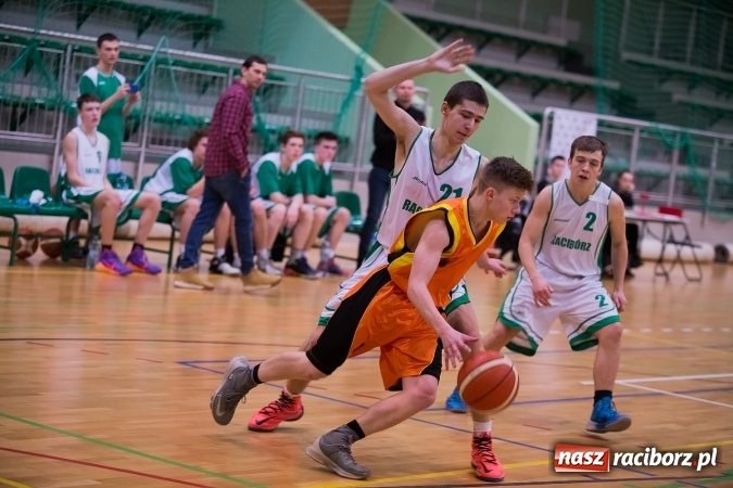Zdjęcie w galerii na portalu naszraciborz.pl: Wyrównane spotkanie juniorów Ofensywy wiadomości z regionu