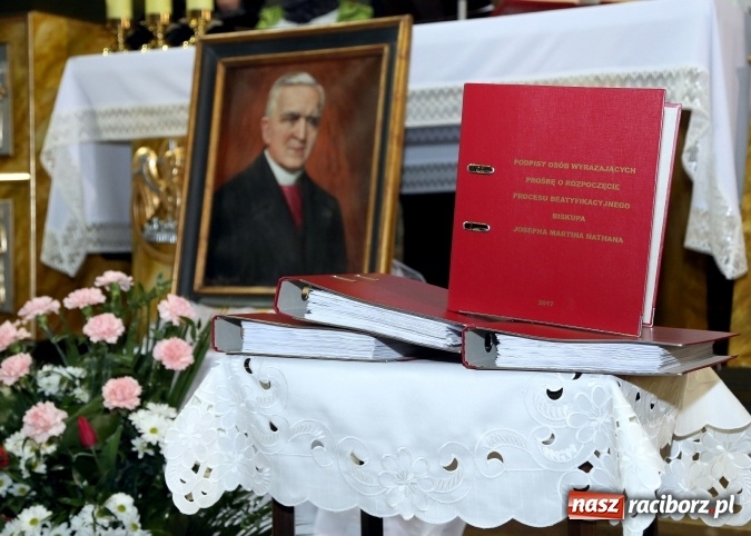 Zdjęcie w galerii na portalu naszraciborz.pl: W Branicach odprawiono mszę w 70. rocznicę śmierci i pogrzebu bpa Józefa Nathana  wiadomości z regionu