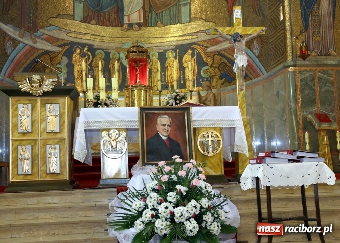 Zdjęcie w galerii na portalu naszraciborz.pl: W Branicach odprawiono mszę w 70. rocznicę śmierci i pogrzebu bpa Józefa Nathana  wiadomości z regionu