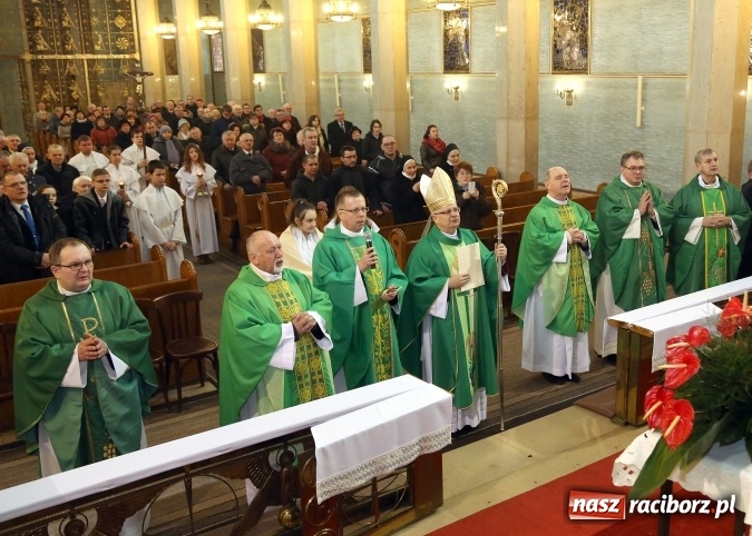 Zdjęcie w galerii na portalu naszraciborz.pl: W Branicach odprawiono mszę w 70. rocznicę śmierci i pogrzebu bpa Józefa Nathana  wiadomości z regionu
