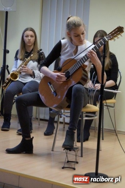 Zdjęcie w galerii na portalu naszraciborz.pl: Koncert karnawałowy dla mieszkańców DPS Złota Jesień wiadomości z regionu