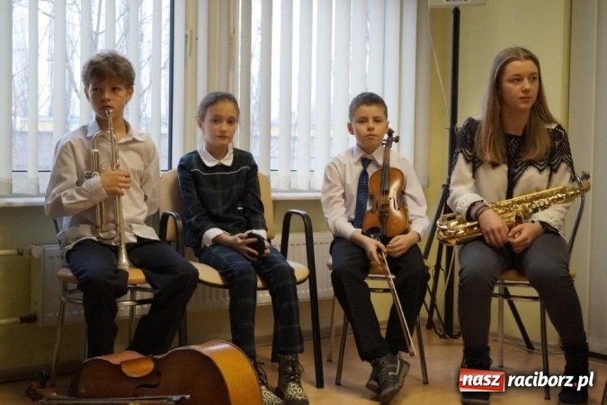 Zdjęcie w galerii na portalu naszraciborz.pl: Koncert karnawałowy dla mieszkańców DPS Złota Jesień wiadomości z regionu