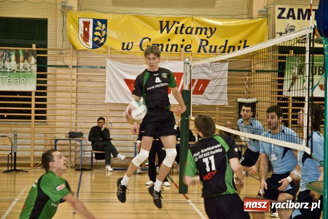 Zdjęcie w galerii na portalu naszraciborz.pl: Gładka przegrana akademików wiadomości z regionu