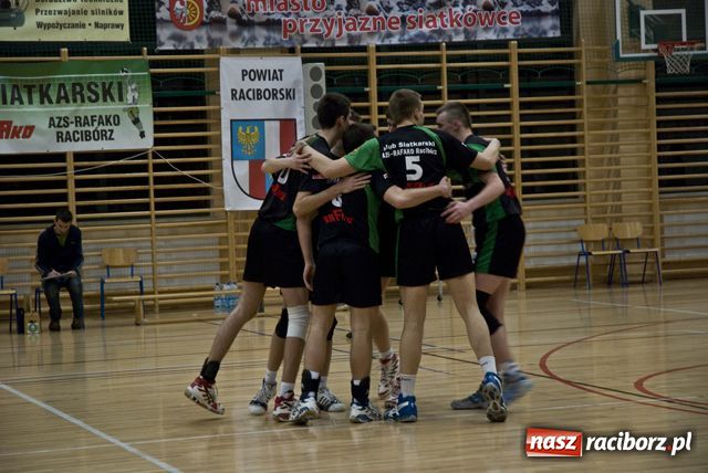 Zdjęcie w galerii na portalu naszraciborz.pl: Gładka przegrana akademików wiadomości z regionu