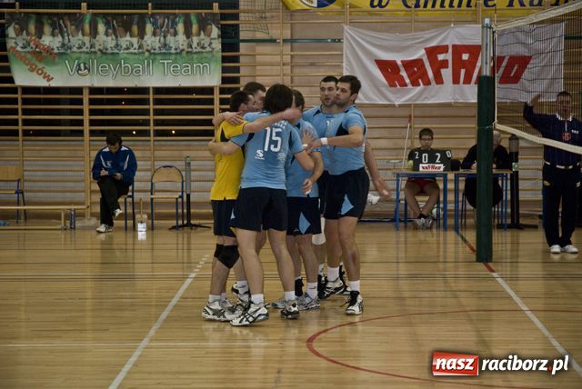 Zdjęcie w galerii na portalu naszraciborz.pl: Gładka przegrana akademików wiadomości z regionu