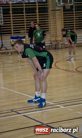 Zdjęcie w galerii na portalu naszraciborz.pl: Gładka przegrana akademików wiadomości z regionu