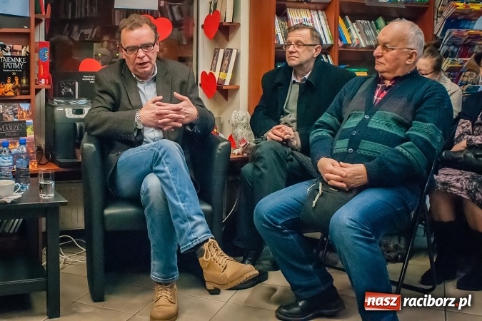 Zdjęcie w galerii na portalu naszraciborz.pl: O generale Wojciechu Jaruzelskim w księgarni Sowa wiadomości z regionu