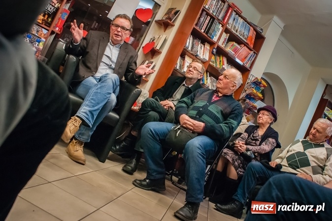 Zdjęcie w galerii na portalu naszraciborz.pl: O generale Wojciechu Jaruzelskim w księgarni Sowa wiadomości z regionu