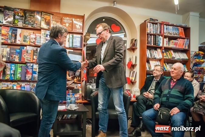 Zdjęcie w galerii na portalu naszraciborz.pl: O generale Wojciechu Jaruzelskim w księgarni Sowa wiadomości z regionu