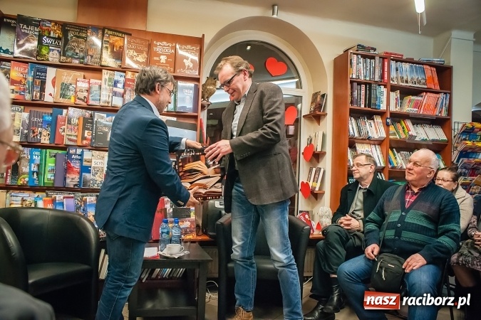 Zdjęcie w galerii na portalu naszraciborz.pl: O generale Wojciechu Jaruzelskim w księgarni Sowa wiadomości z regionu