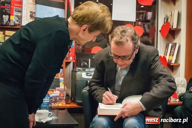 Zdjęcie w galerii na portalu naszraciborz.pl: O generale Wojciechu Jaruzelskim w księgarni Sowa wiadomości z regionu