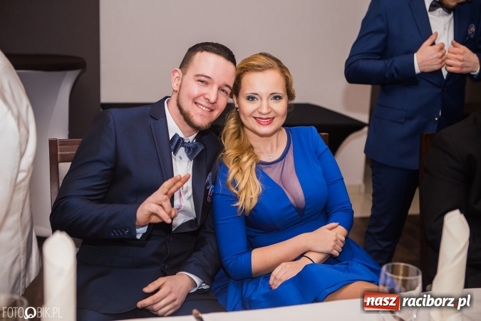 Zdjęcie w galerii na portalu naszraciborz.pl: Maturzyści Specjalnego Ośrodka Szkolno-Wychowawczego dla Niesłyszących i Słabosłyszących bawią się na studniówce wiadomości z regionu