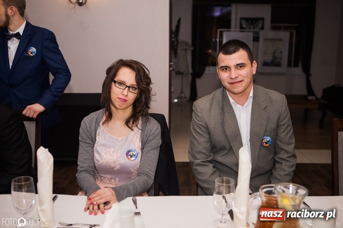 Zdjęcie w galerii na portalu naszraciborz.pl: Maturzyści Specjalnego Ośrodka Szkolno-Wychowawczego dla Niesłyszących i Słabosłyszących bawią się na studniówce wiadomości z regionu